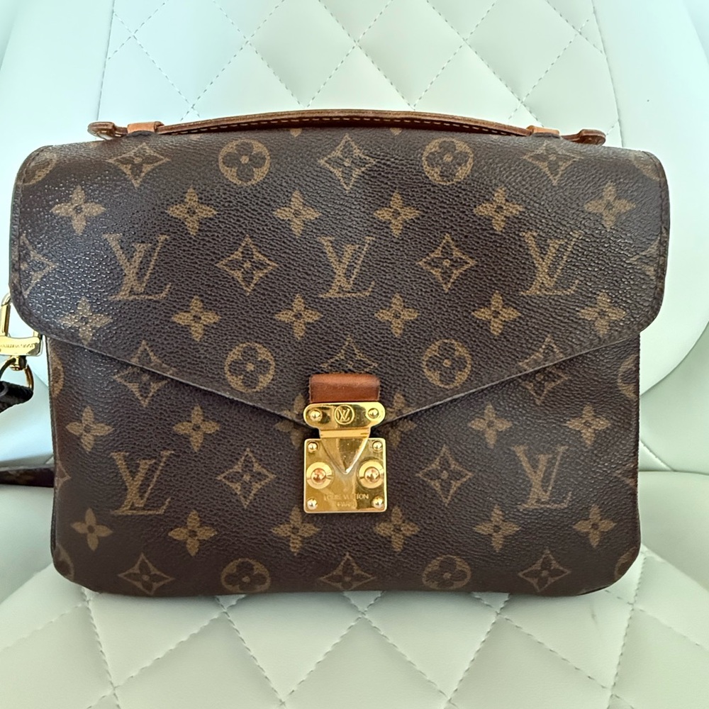 Louis Vuitton Pochette Métis